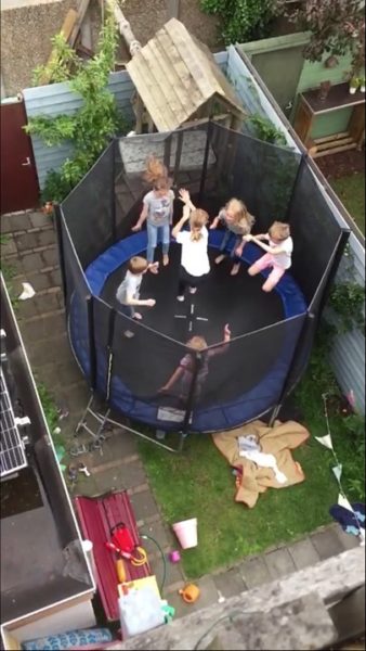 Slimme trampoline kleine stadstuin Keeponstyling