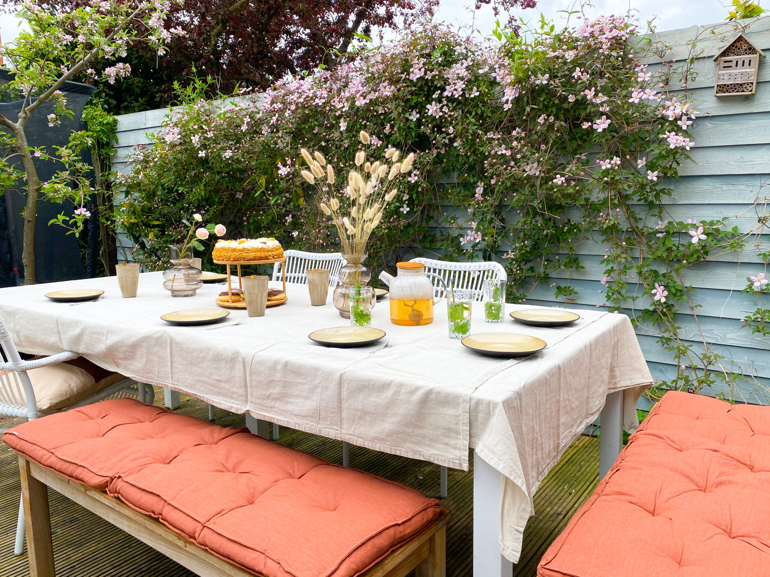 Fantasie leraar Vervelend Feestelijke natuurlijke tuintafel aankleding - Keeponstyling