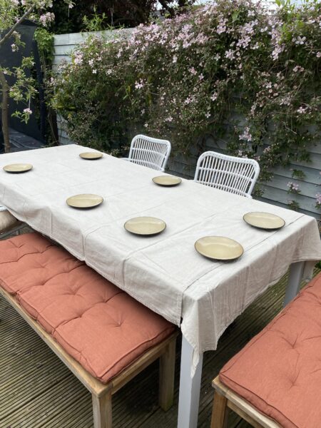 Fantasie leraar Vervelend Feestelijke natuurlijke tuintafel aankleding - Keeponstyling