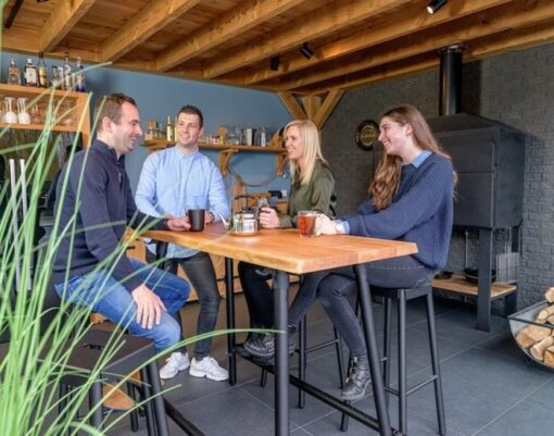 Fluisteren Kostuums Individualiteit Hoge tafels zijn stijlvol en praktisch - Keeponstyling