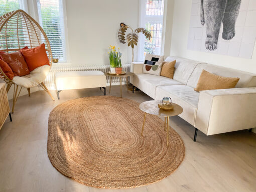 A rug spring change with oval jute rug - Keeponstyling